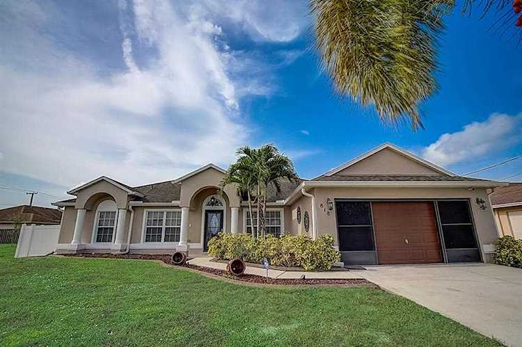 818 SW Jordin Avenue Port Saint Lucie, FL 34953