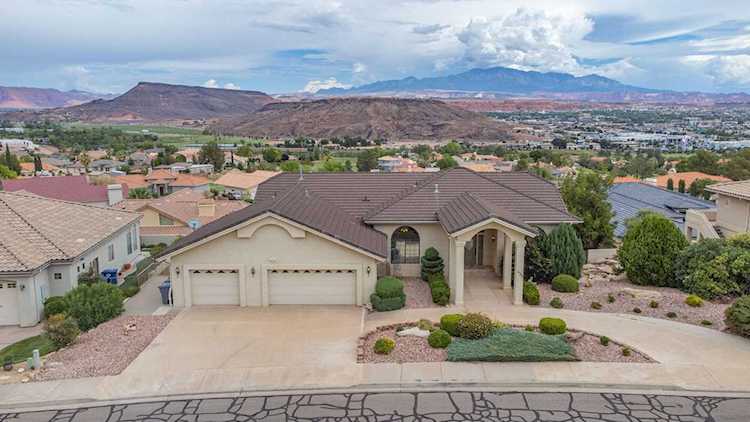 492 W Rolling Hills DR St George, UT 84770