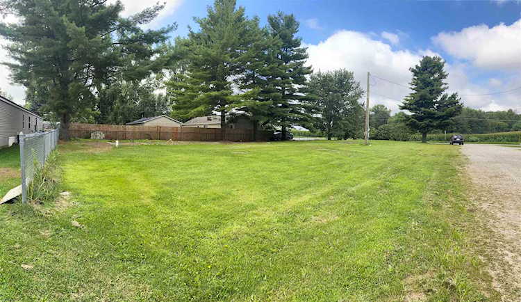 7 D18b Lane Syracuse, IN 46567