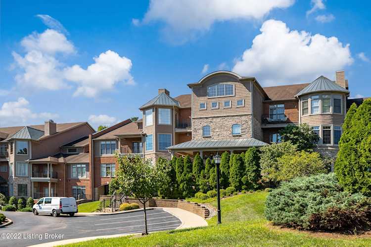 5220 Indian Woods Dr #204 Louisville, KY 40207