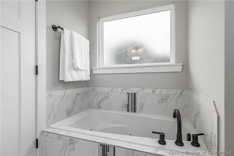 2796 Abby Woods Dr Jeffersonville, IN 47130 MLS 2022010378