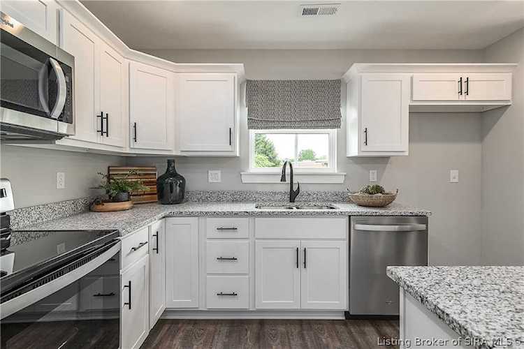 2796 Abby Woods Dr Jeffersonville, IN 47130 MLS 2022010378