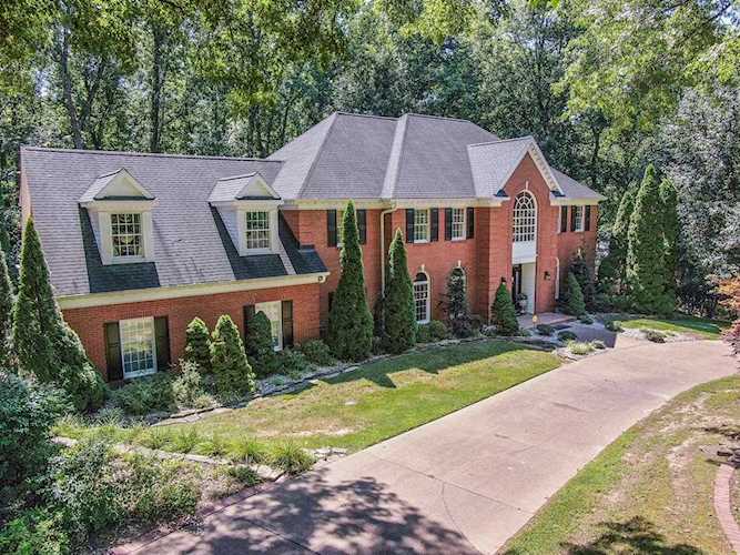 10700 Coach Light Drive Evansville, IN 47725