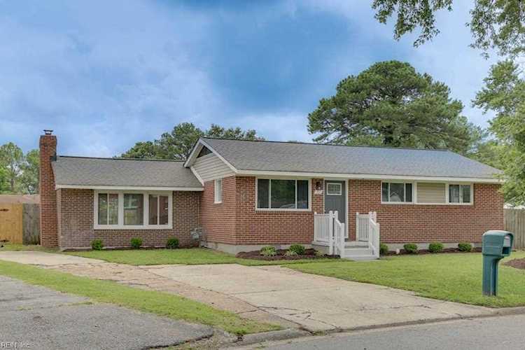 703 Warfield Dr Portsmouth, VA 23701 home for sale, MLS#10453339 - Crescas Real Estate Photo 1