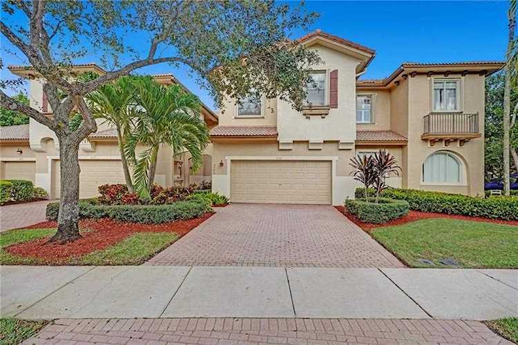 5765 NW 119th Dr Coral Springs, FL 33076