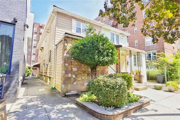 939 E 5th St Brooklyn, NY 11230