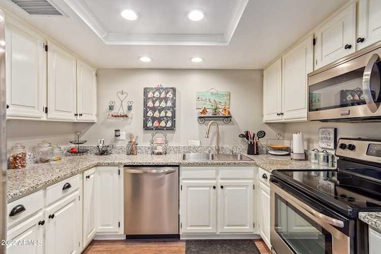 9151 W Greenway Road #111 Peoria, AZ 85381 | MLS 6454379 Photo 1