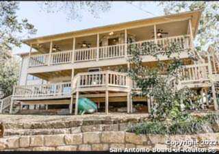 48 River Oak Dr Seguin, TX 78155