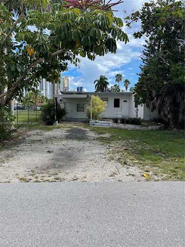 212 189th St Sunny Isles Beach, FL 33160