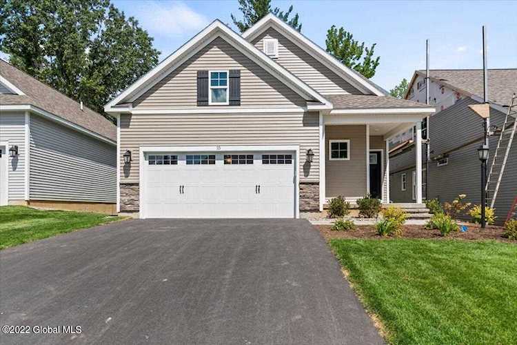 15 Bradley Circle Halfmoon, NY 12065