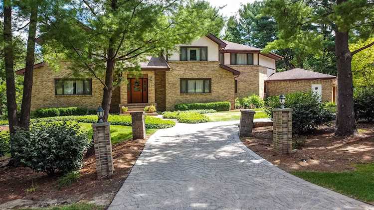 1729 Woodside Ct Freeport, IL 61032 | MLS 11613351 Photo 1