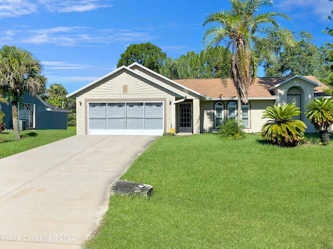 Homes For Sale In Palm Bay, 936 NW Black Coral Avenue Palm Bay 32907