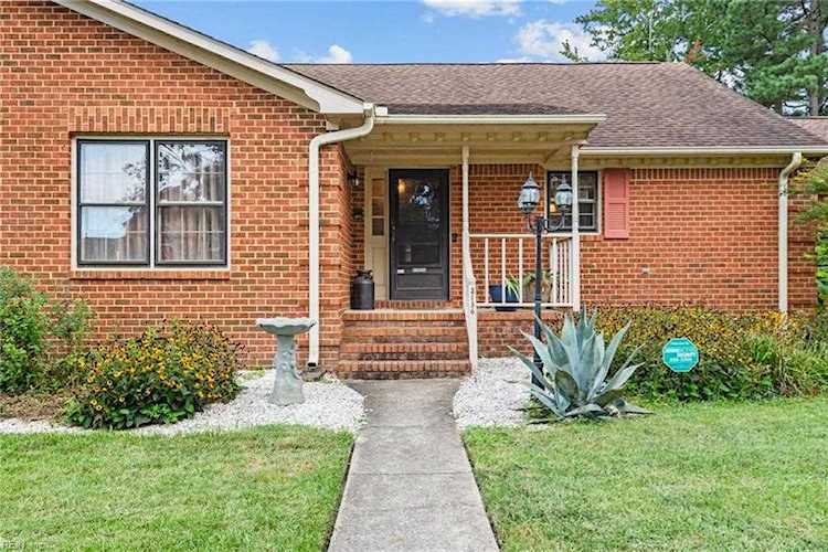 2136 Agecroft Rd Virginia Beach, VA 23454