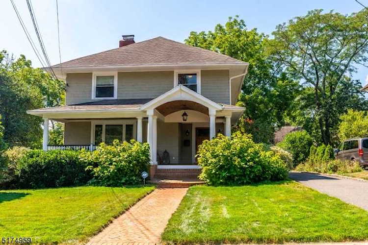 8 Winthrop Pl Maplewood Twp., NJ 07040