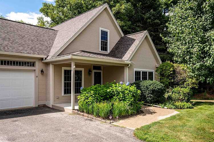 4 Fitts Farm Dr Durham, NH 03824