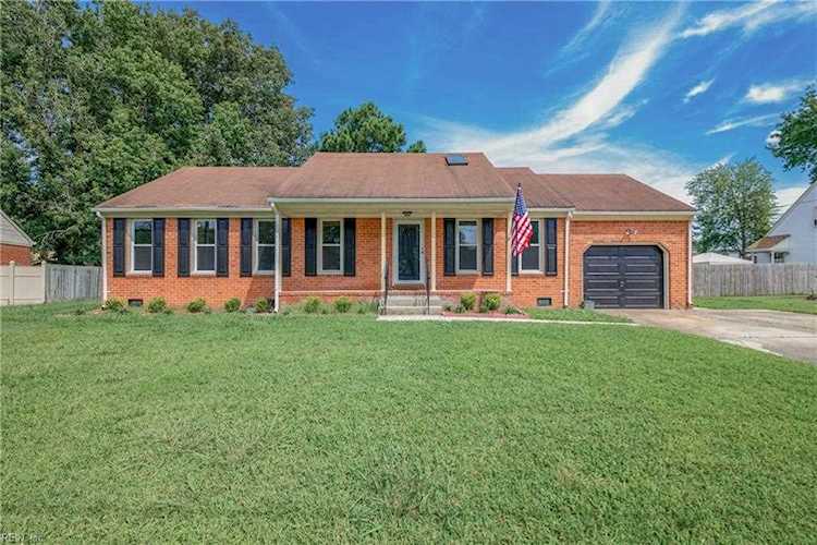 540 Bay Oak Dr Chesapeake, VA 23323