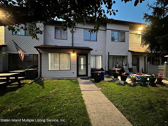 36 Selvin Loop Staten Island, NY 10303