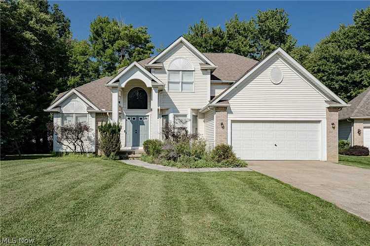 323 Manchester Ct Richmond Heights, OH 44143