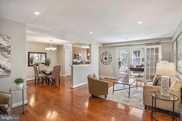 4079 Four Mile Run Dr S #203 Arlington, VA 22204