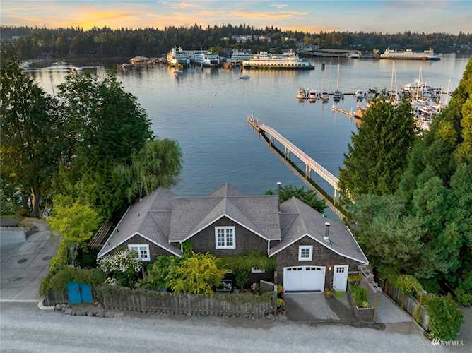 10044 NE Ewing St Bainbridge Island, WA 98110
