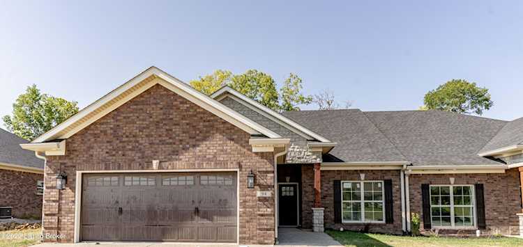 94 Cherokee Dr Shelbyville, KY 40065