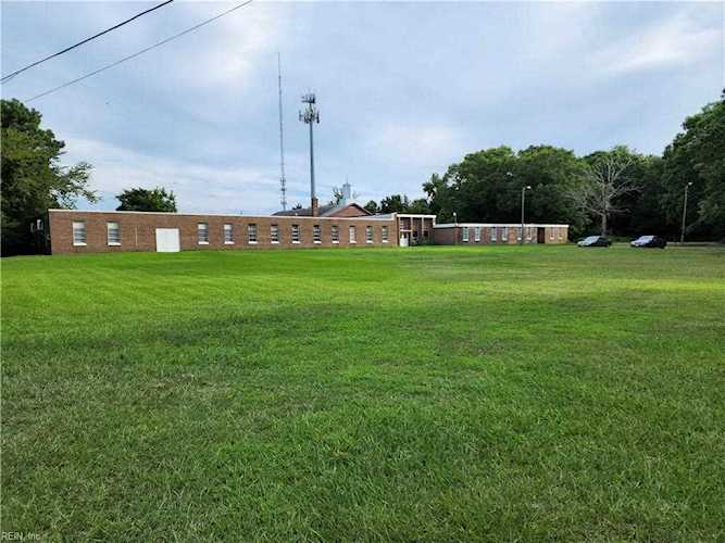 1954 Long Green Ln Hampton, VA 23663