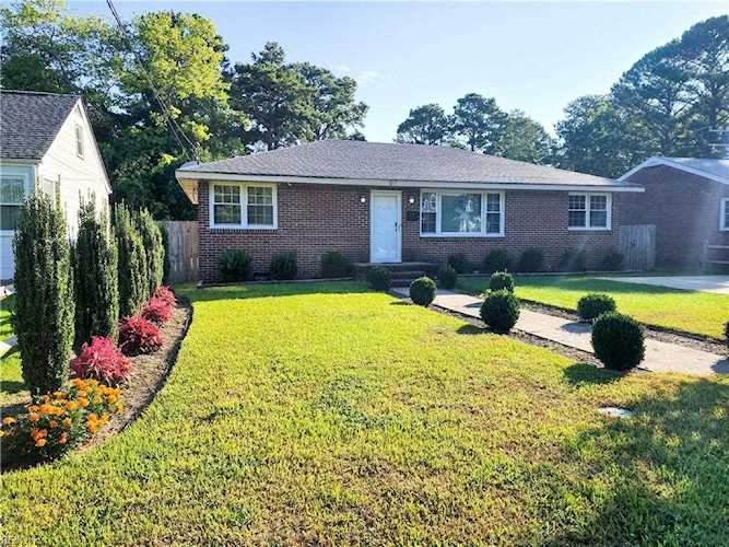 27 Greenbrier Rd Portsmouth, VA 23707 home for sale, MLS#10454582 - Crescas Real Estate Photo 1