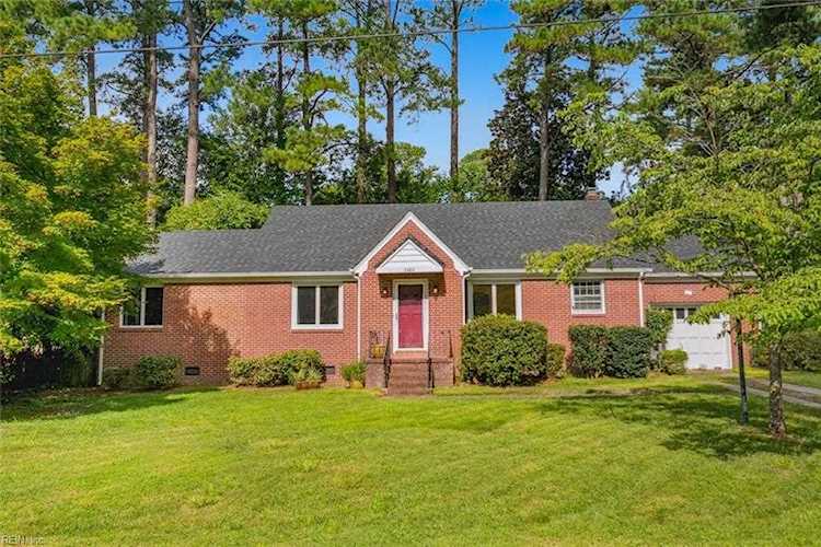 2404 Bidgood Dr Portsmouth, VA 23703 home for sale, MLS#10454672 - Crescas Real Estate Photo 1