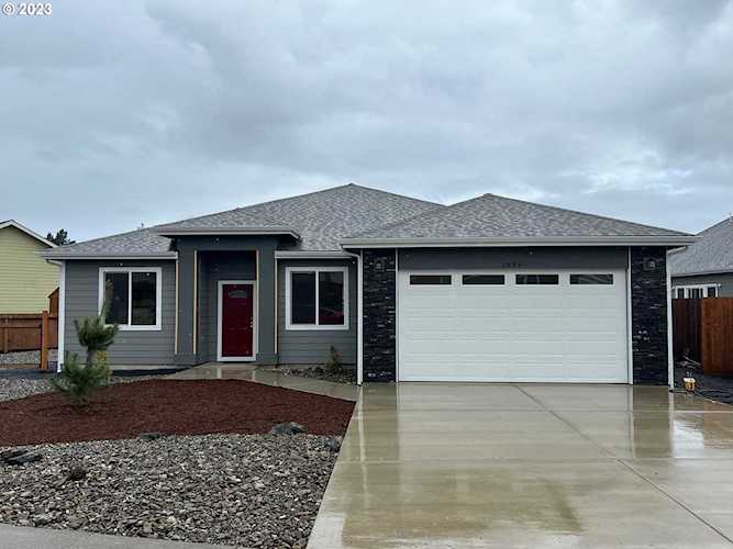 1884 Steelhead North Bend, OR 97459