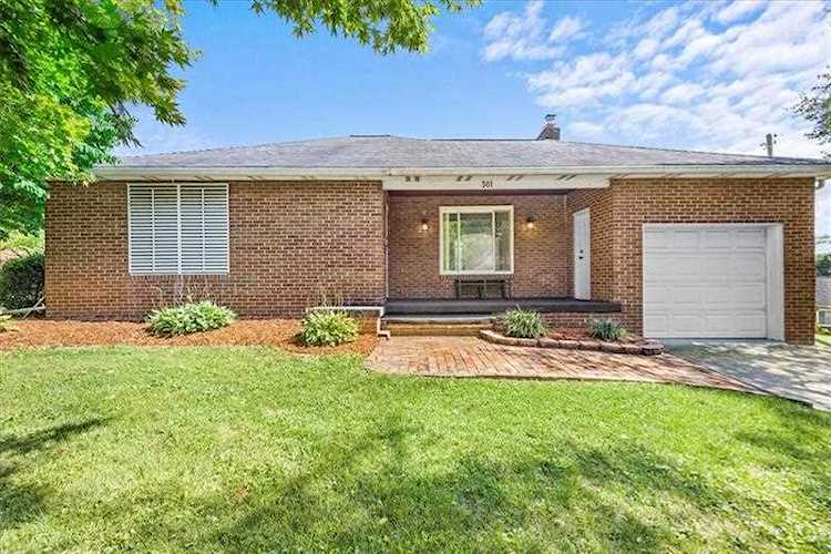 301 Mount Vernon Dr, Ellwood City, PA 16117 | Tarasa Hurley Realty Photo 1