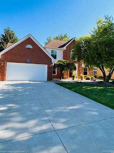 16556 Stephen, Macomb, MI 48042 in Macomb Hills # 01|Macomb MLS# 60130561 Photo 1