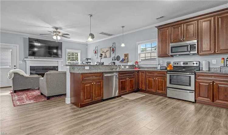812 Stewart St Chesapeake, VA 23324
