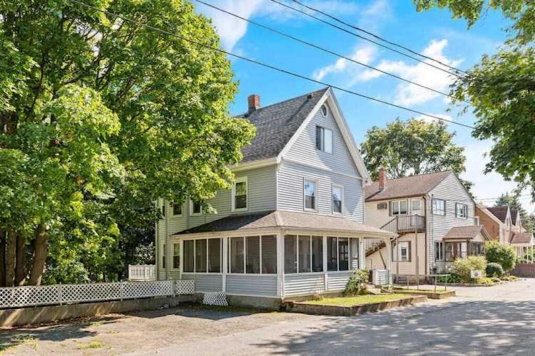 6 Brook Ave Wakefield, MA 01880