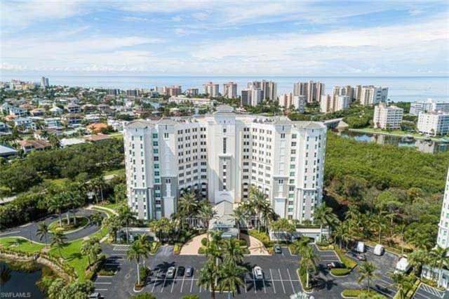 300 Dunes Blvd #202 Naples, FL 34110