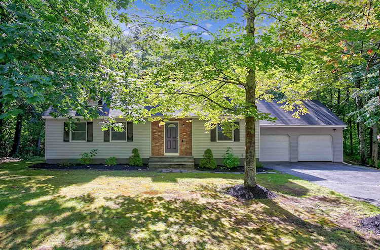 10 Jiminy Dr Wolfeboro, NH 03894