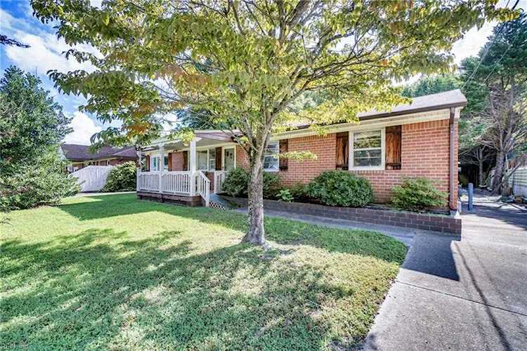 829 Colony Manor Rd Chesapeake, VA 23321 home for sale, MLS#10455052 - Crescas Real Estate Photo 1