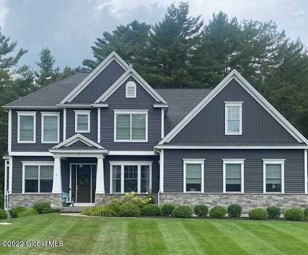 9 Forest Hills Blvd North Greenbush, NY 12144