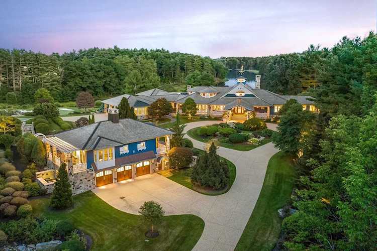 32 Wisteria Dr Dover, NH 03820