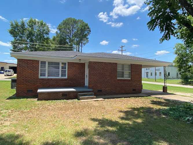 Haltom Real Estate, local REALTORS® Specialize in Selling Homes in Jackson, TN & Surrounding Areas : Madison County, Henderson County, Carroll County, Gibson County, Chester County, Hardeman County, Crockett County Photo 1