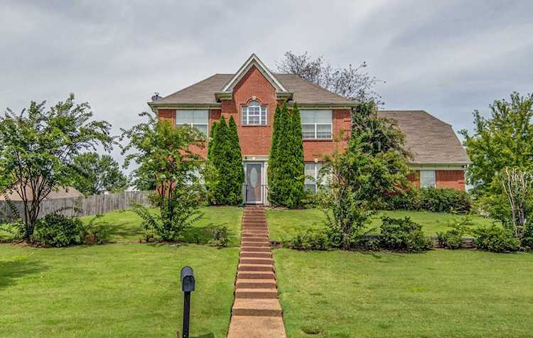 35 Oak Court Cv Oakland, TN 38060
