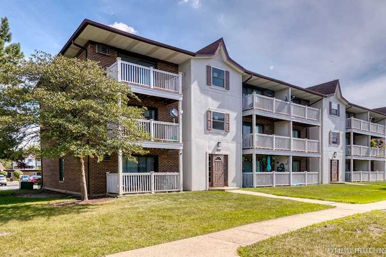 157 Gregory St #13 Aurora, IL 60504