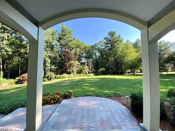 5 Briarwood Ln Upton, MA 01568