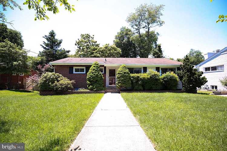 2406 John Marshall Dr Arlington, VA 22207