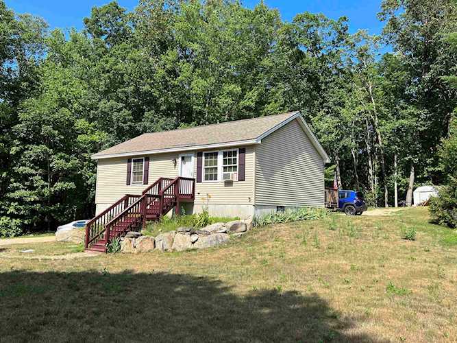 9 Katie Ln Raymond, NH 03077 | MLS 4922966 Photo 1