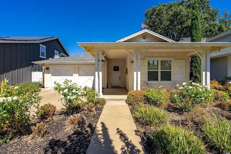 16 Stags View Lane Yountville, CA 94599