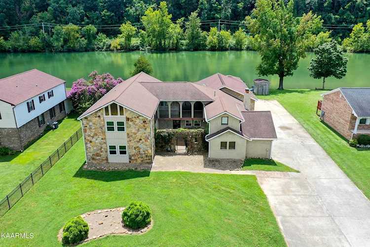 616 Riverbend Rd Clinton, TN 37716