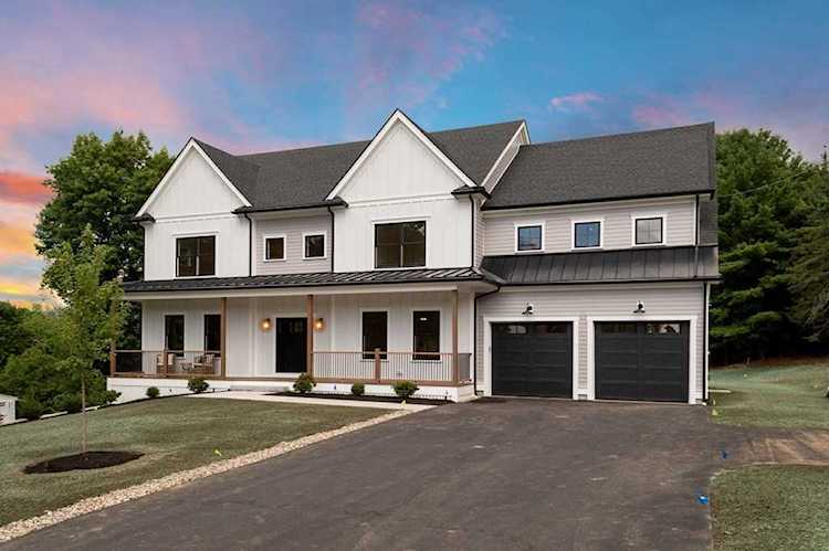32 Stony Brook Road Burlington, MA 01803