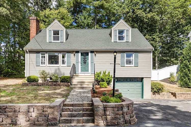 6 Plymouth St North Reading, MA 01864