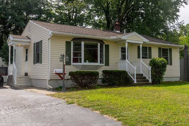 71 Russell Rd Colonie, NY 12205