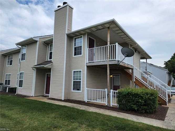 home for sale in Newpointe Condo Virginia Beach VA 23462 - MLS 10455566 Photo 1